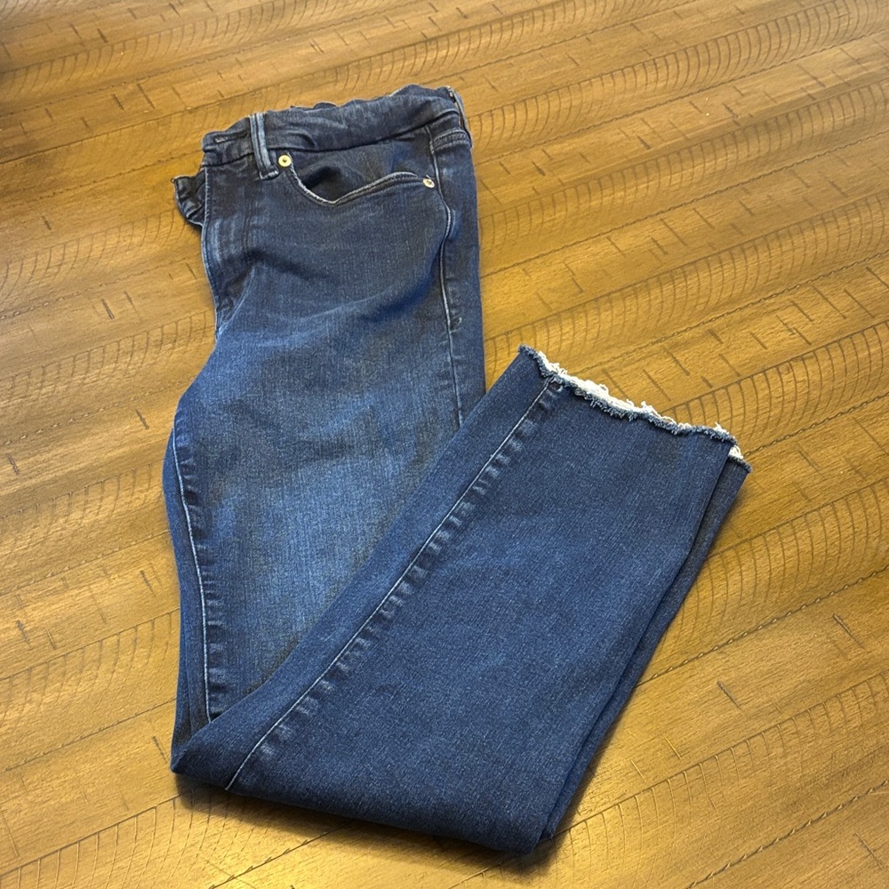 Good American Always Fits Good Classic Slim Straight Jeans in Indigo